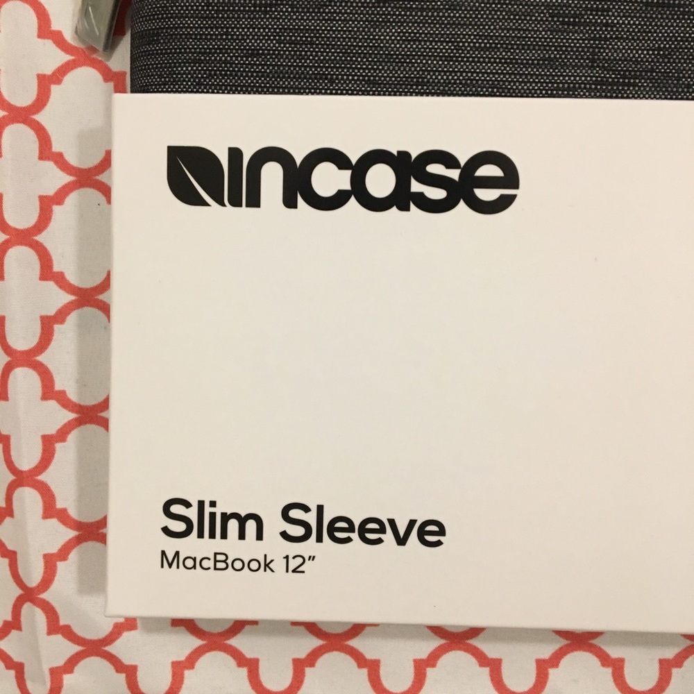 Incase 12" MacBook Case - Picture 5 of 7